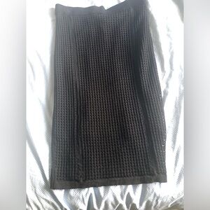 Women’s knee length skirt black size M